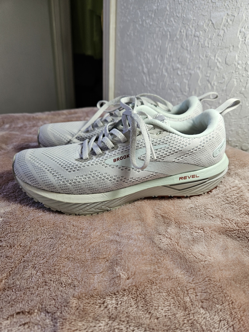 Brooks Revel 6 Women's- Size 8 US,Light Gray Running Sneakers